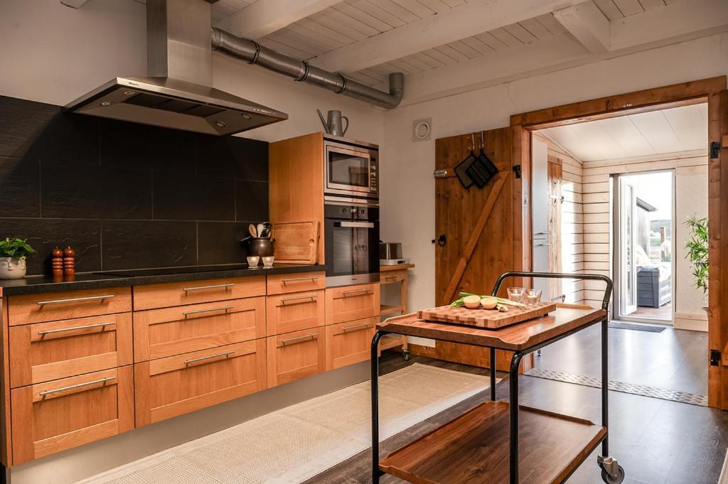 Unique Rustic Property In Skane Linderod エクステリア 写真