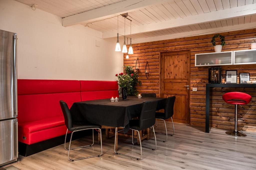 Unique Rustic Property In Skane Linderod エクステリア 写真